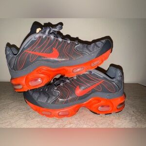 Nike Air Max - Kids Charcoal and Bright Orange Sneakers